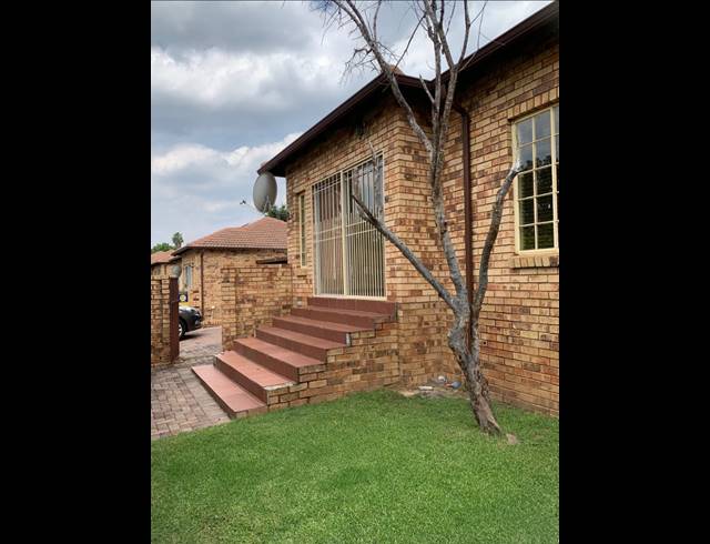 3 bed property to rent in BELLAIRSPARK